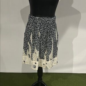 Stylish Gray/white Cabi Print Skirt
